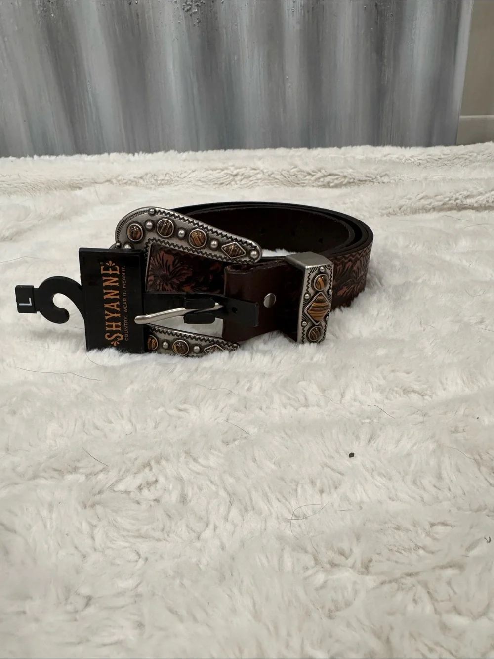 NWT Shyanne Women’s Tooled Cross Leather Belt - Picture 2 of 8
